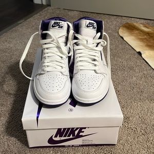 Great condition, court purple Jordan’s
